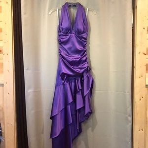 Gorgeous purple halter style ball evening party gown ruched side zip size 3